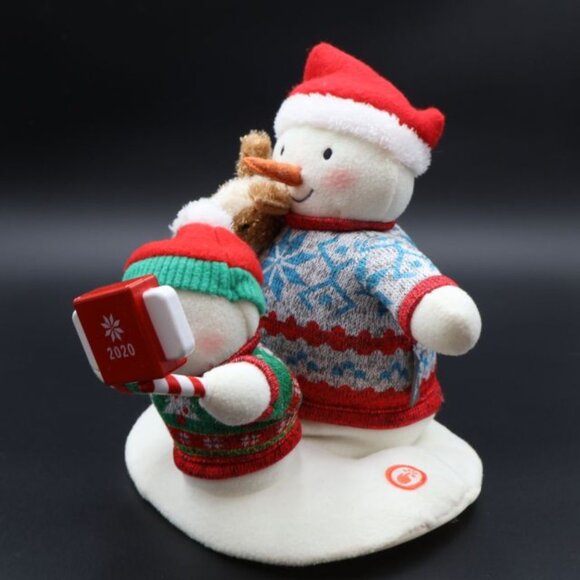 Hallmark Christmas Snowman Animated Musical Cozy Selfie 2020 Dog - Picture 4 of 9